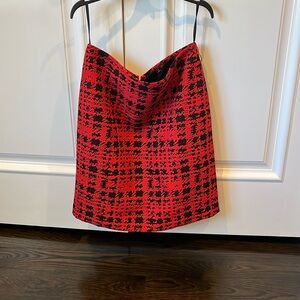 Like new .never worn Tahari Skirt size 8 beautiful color